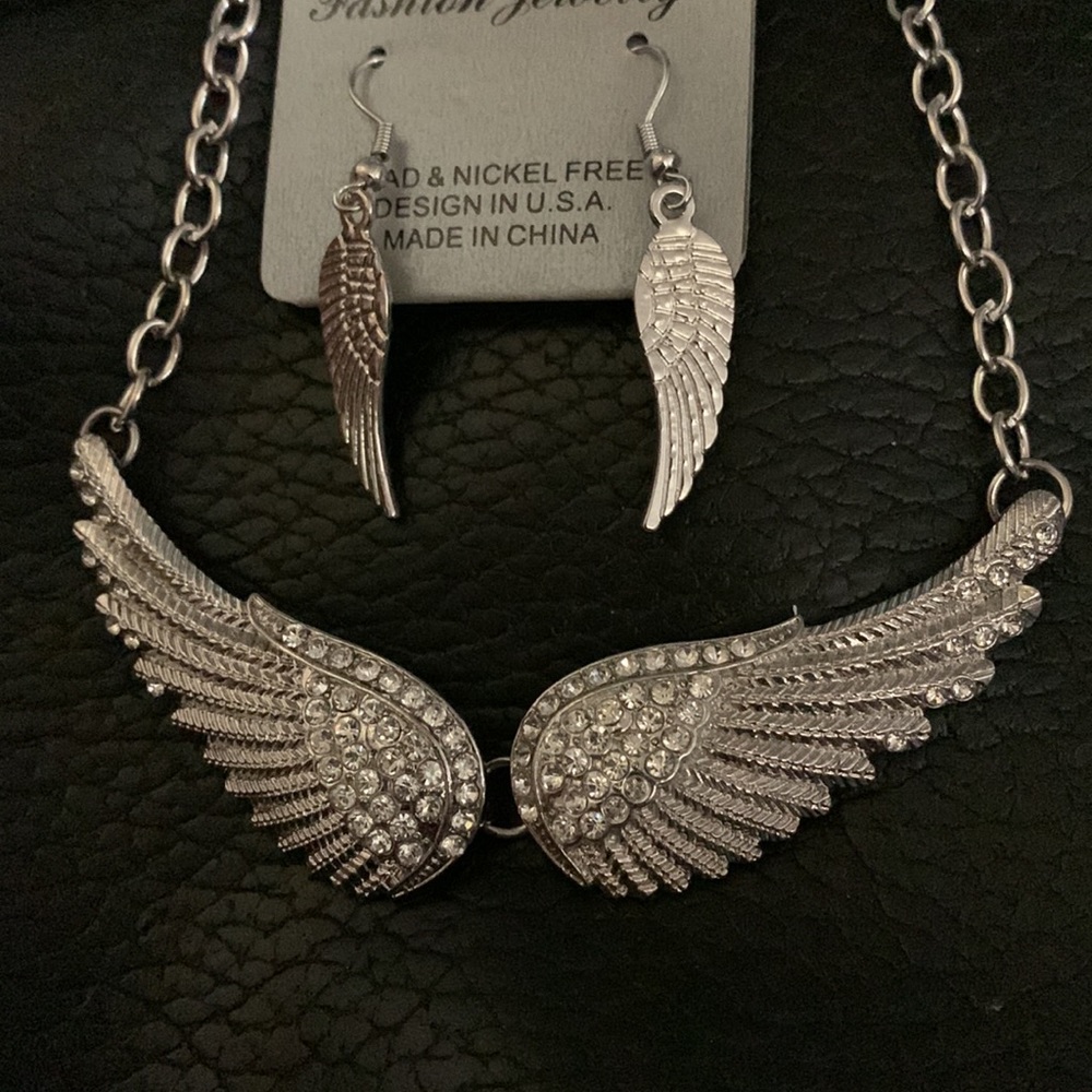 Silver tone angel wing set